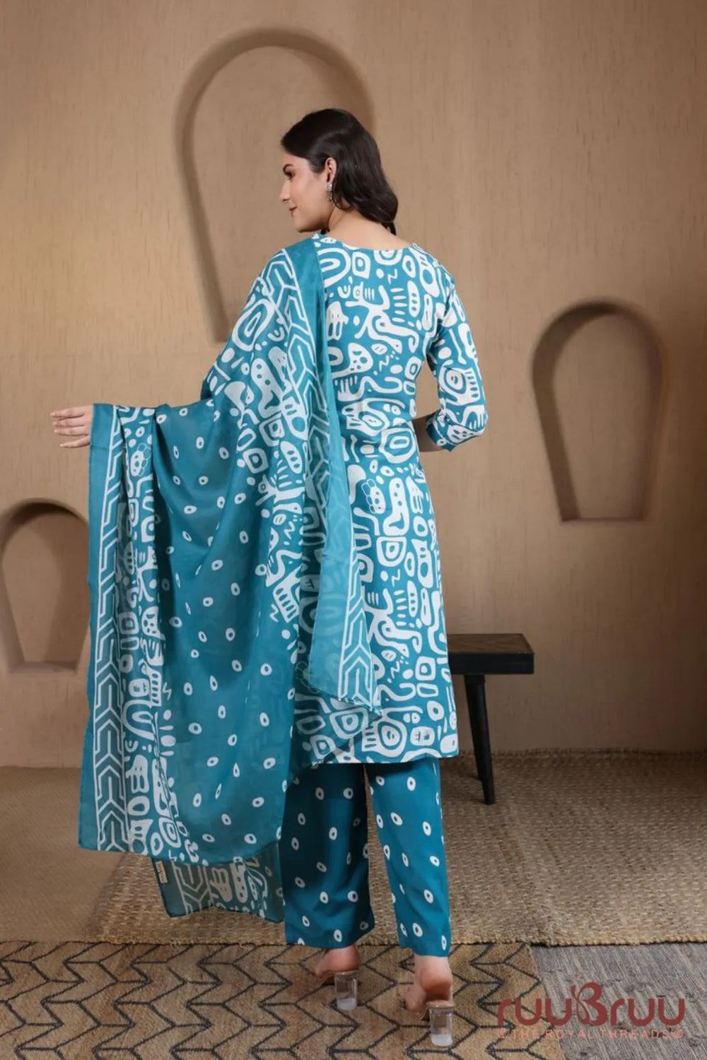 Malai Cotton 3 Pcs Suit with elegant Squin work at Neck.