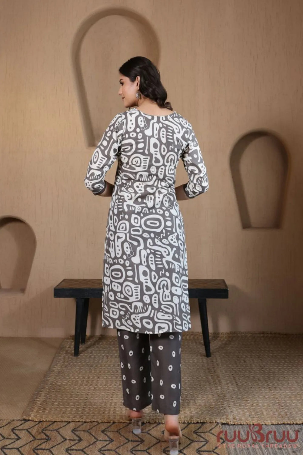 Malai Cotton 3 Pcs Suit with elegant Squin work at Neck.