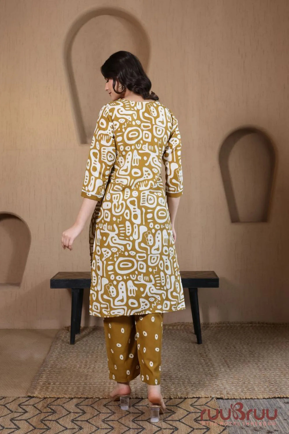 Malai Cotton 3 Pcs Suit with elegant Squin work at Neck.