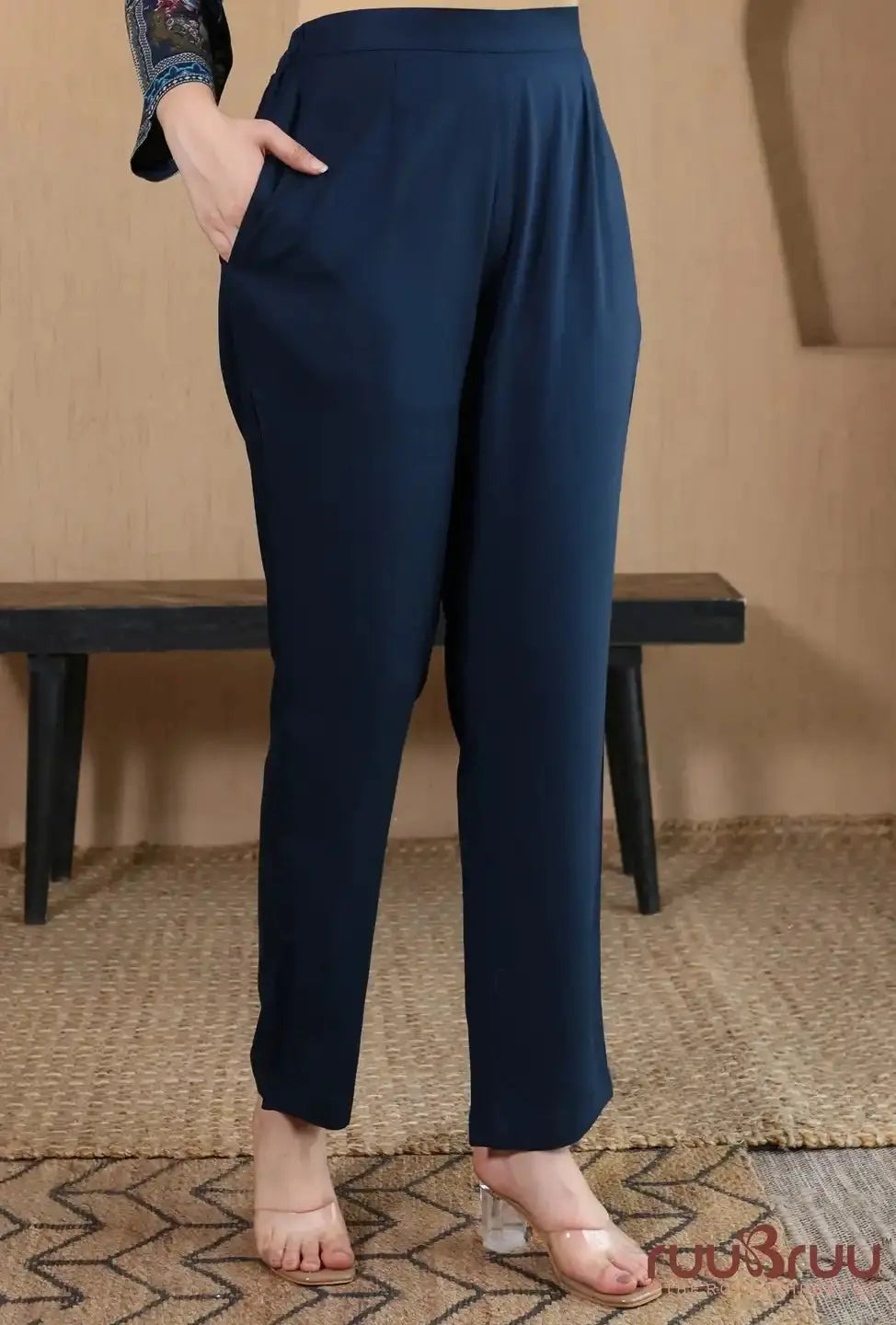Elegant 3-Piece Viscose Rayon Ladies Suit featuring Zari Embroidery & Digital Print