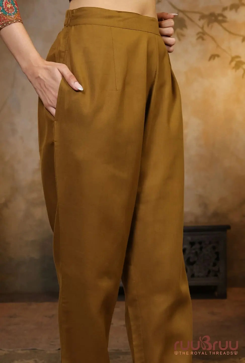 Elegant 3-Piece Mal Cotton Ladies Suit with Mal Dupatta