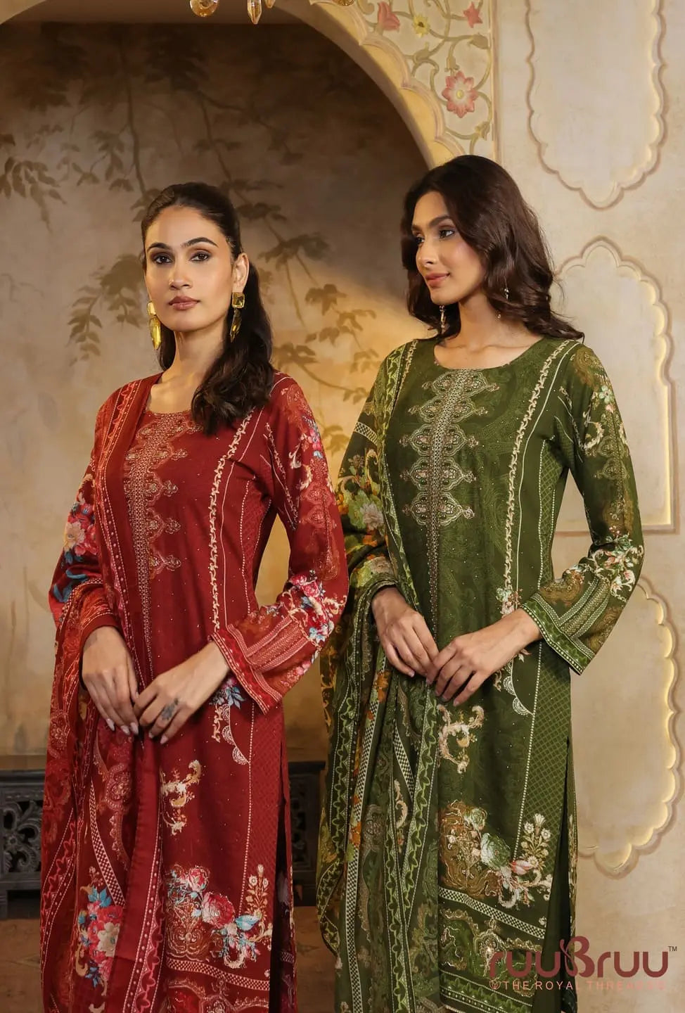 Elegant 3-Piece Viscose Rayon Ladies Suit featuring Zari Embroidery & Digital Print