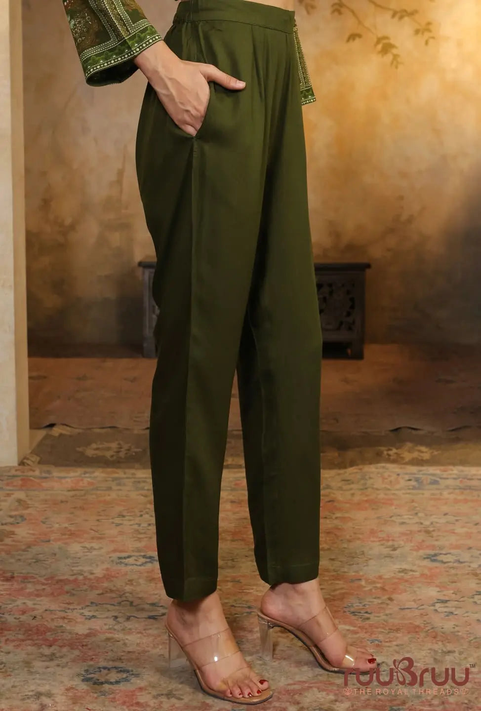 Elegant 3-Piece Viscose Rayon Ladies Suit featuring Zari Embroidery & Digital Print