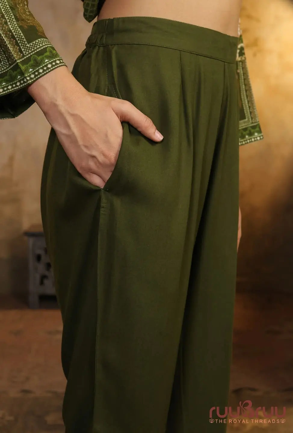 Elegant 3-Piece Viscose Rayon Ladies Suit featuring Zari Embroidery & Digital Print