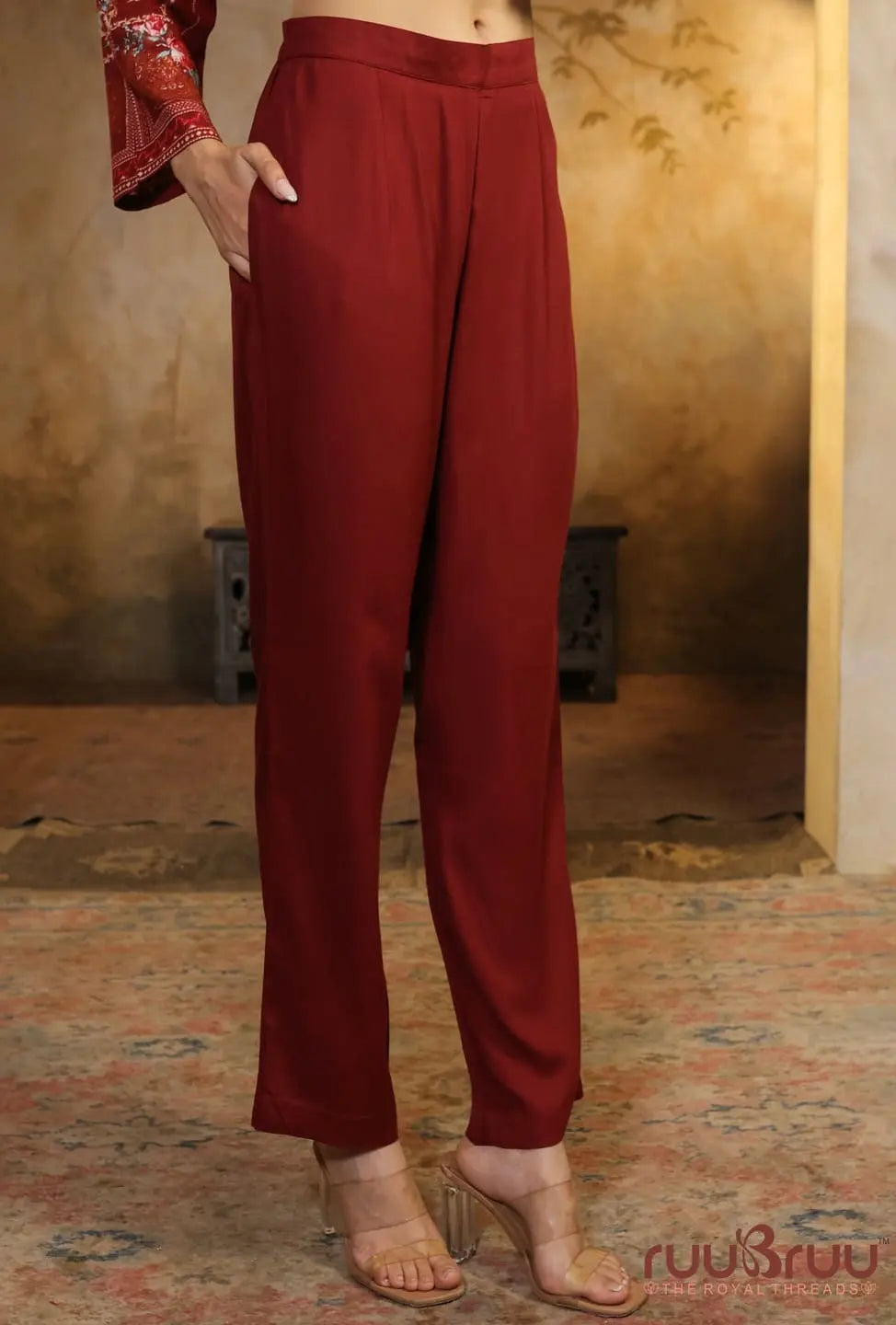Elegant 3-Piece Viscose Rayon Ladies Suit featuring Zari Embroidery & Digital Print