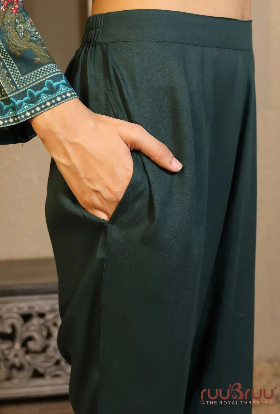 Elegant 3-Piece Viscose Rayon Ladies Suit featuring Zari Embroidery & Digital Print