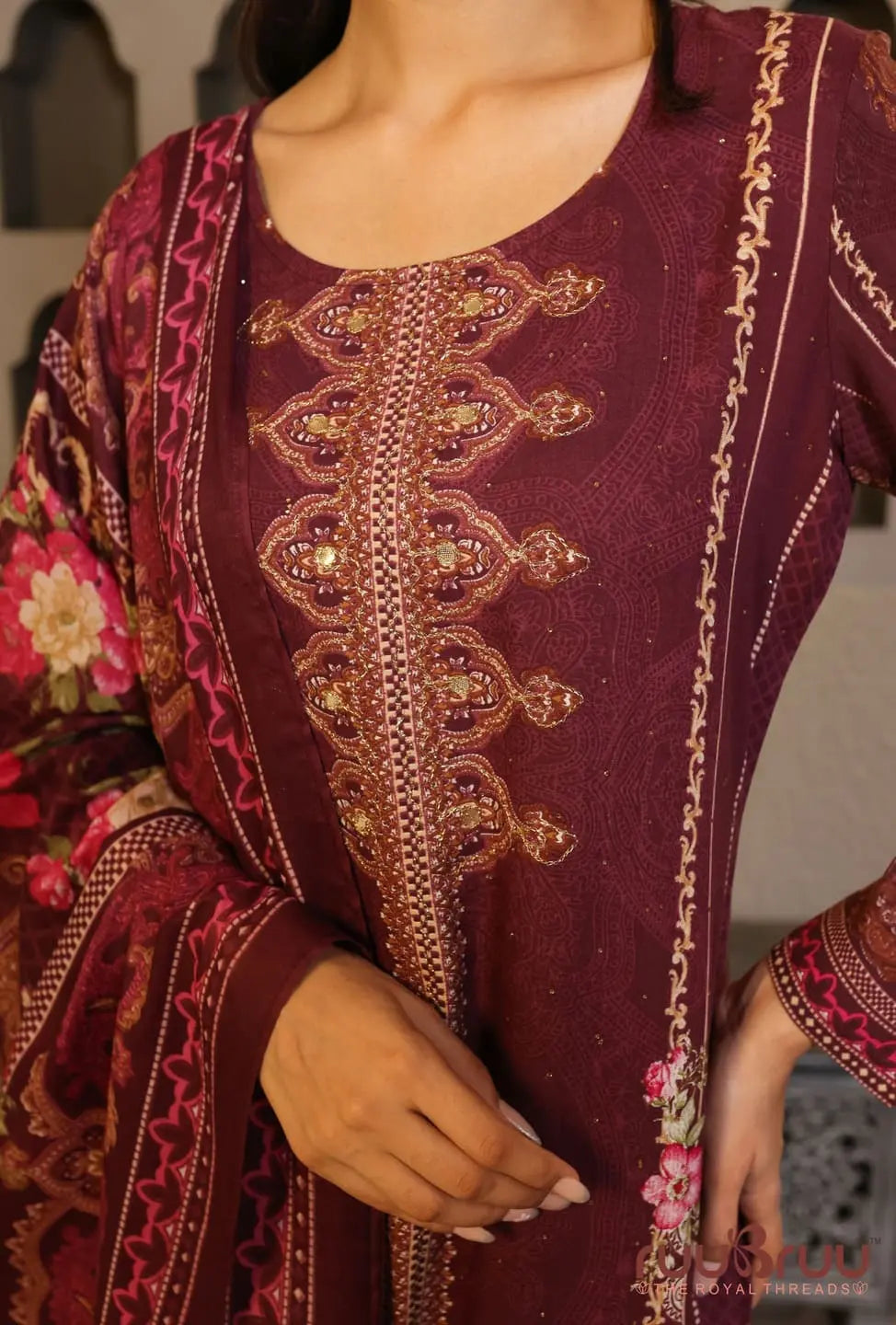 Elegant 3-Piece Viscose Rayon Ladies Suit featuring Zari Embroidery & Digital Print