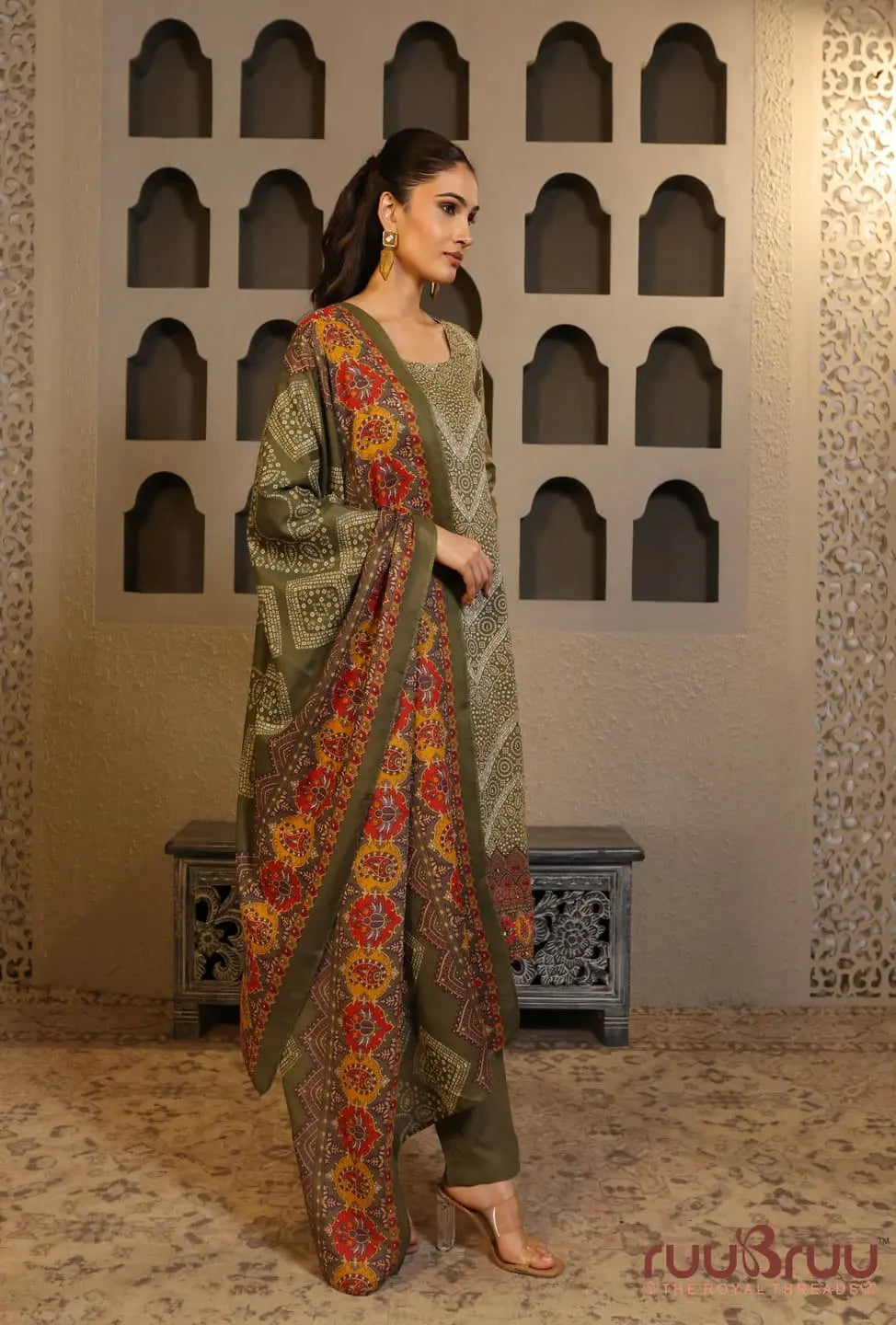 Elegant 3-Piece Mal Cotton Ladies Suit with Mal Dupatta