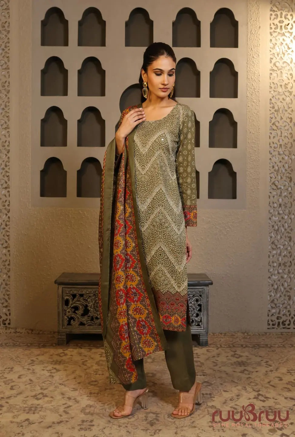 Elegant 3-Piece Mal Cotton Ladies Suit with Mal Dupatta