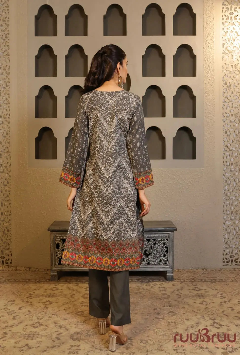 Elegant 3-Piece Mal Cotton Ladies Suit with Mal Dupatta